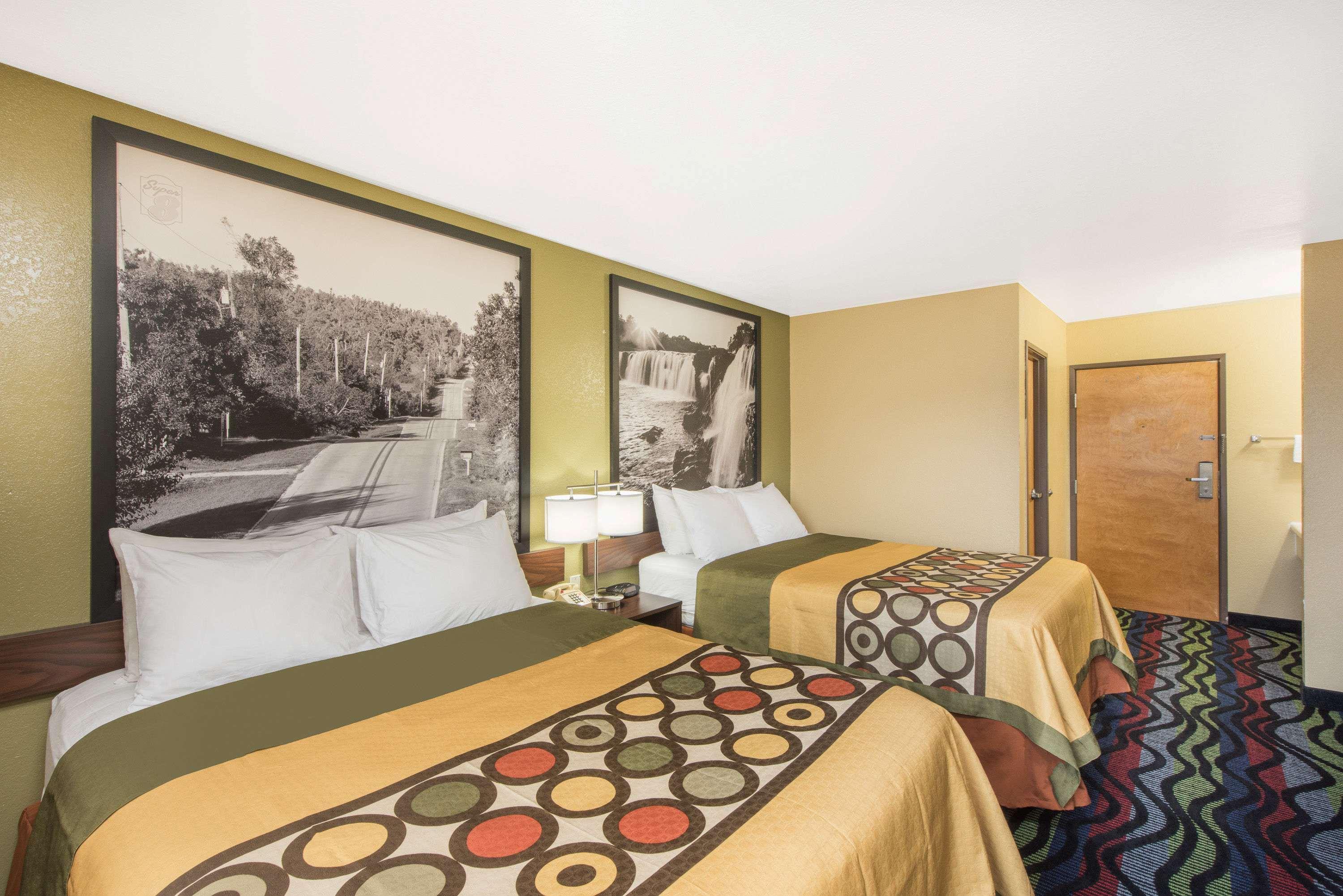 Super 8 By Wyndham Farmington Hotel Exterior photo