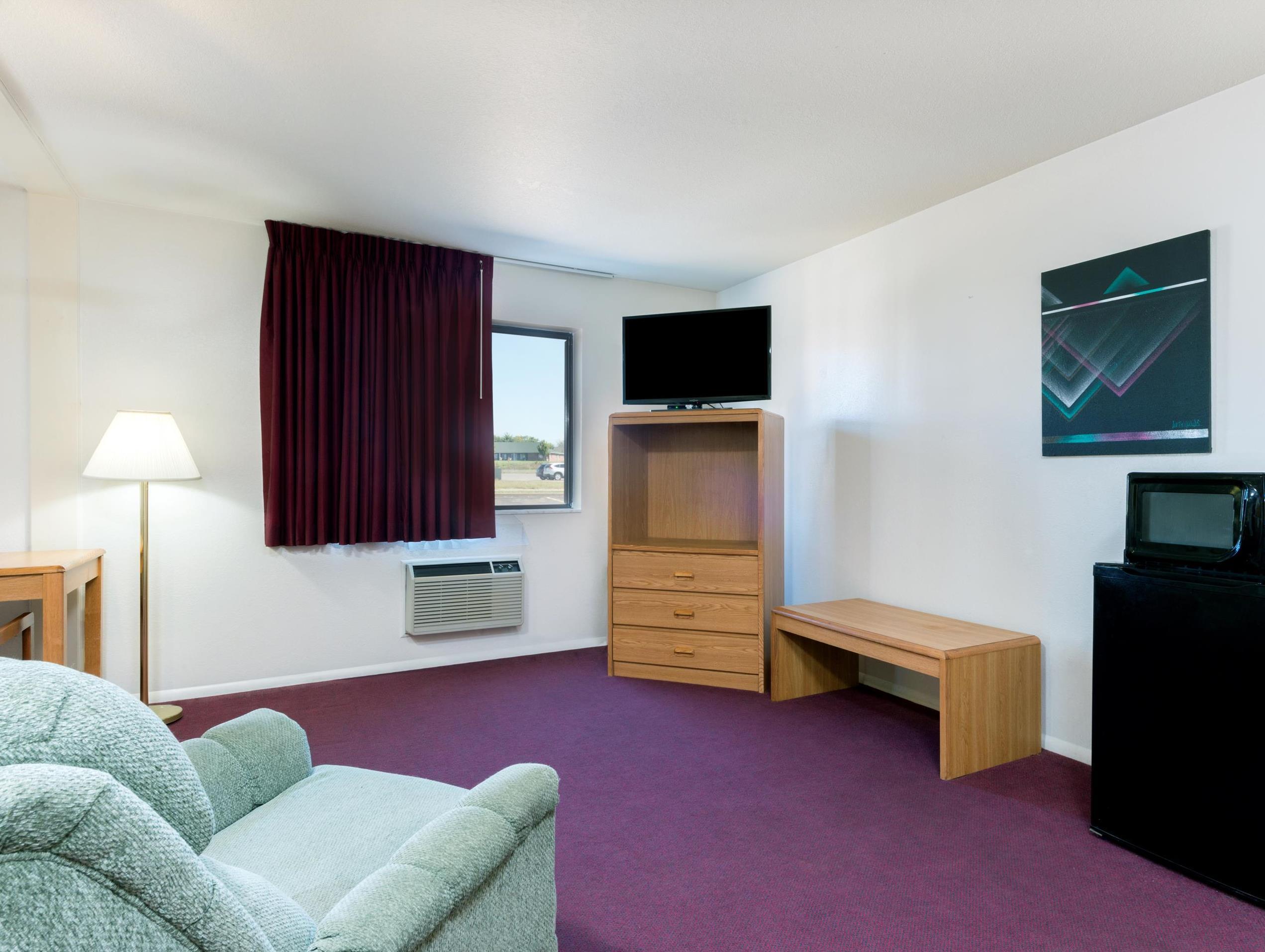 Super 8 By Wyndham Farmington Hotel Exterior photo