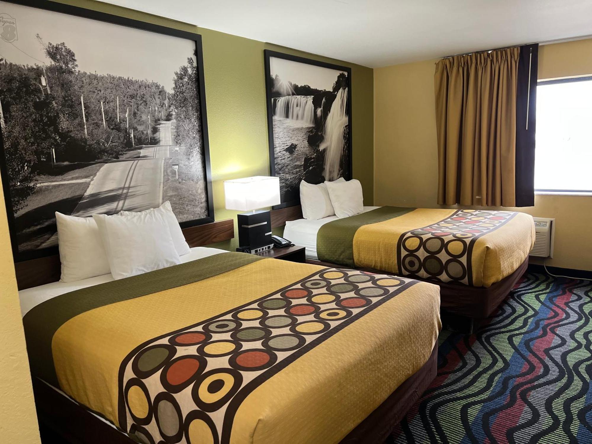 Super 8 By Wyndham Farmington Hotel Exterior photo