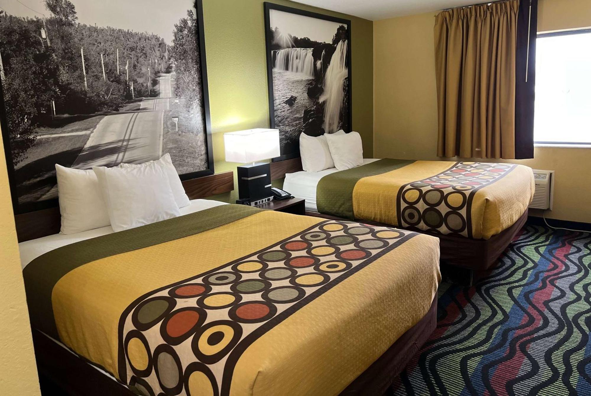 Super 8 By Wyndham Farmington Hotel Exterior photo