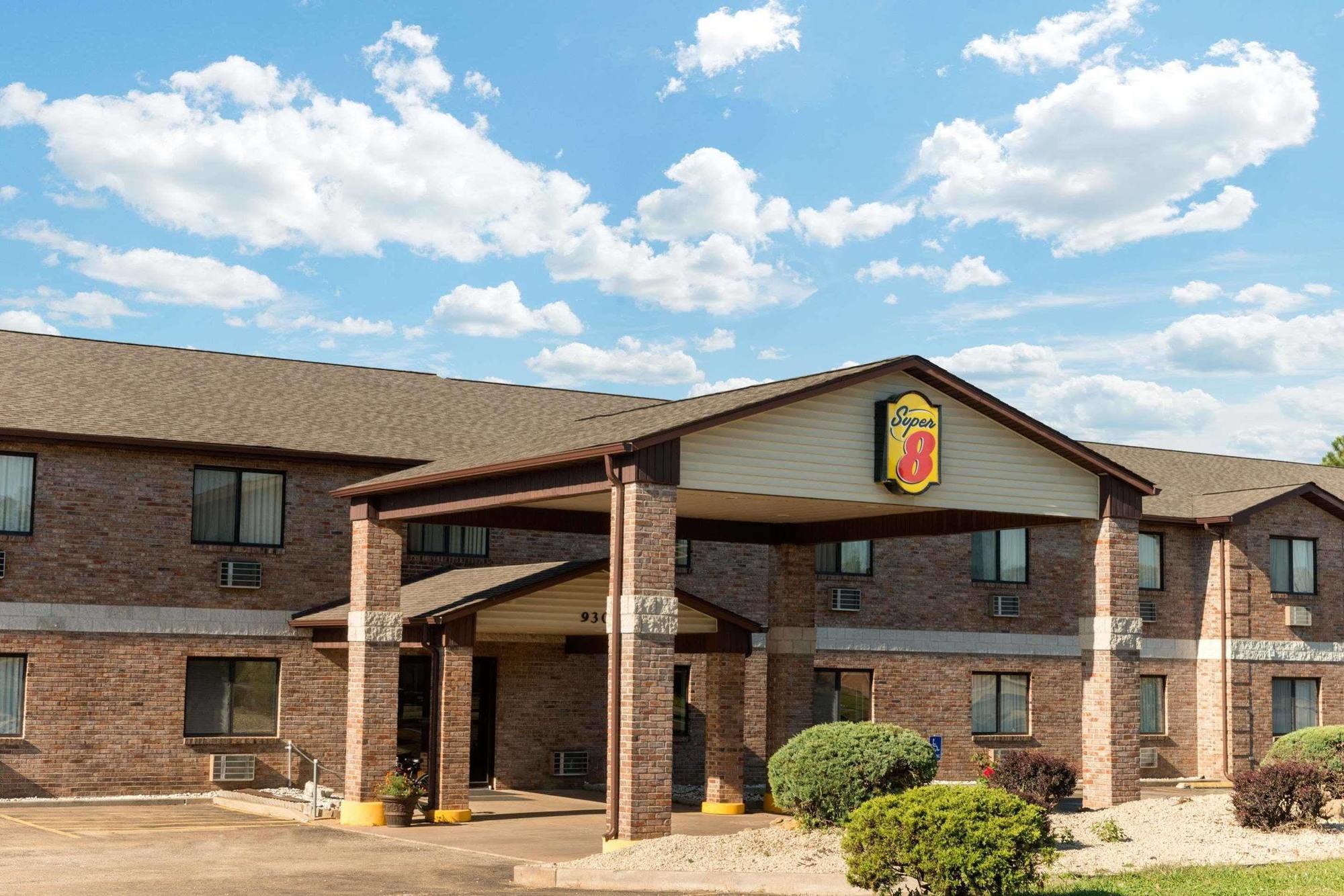 Super 8 By Wyndham Farmington Hotel Exterior photo